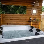 Estia Wood Living & Spa,