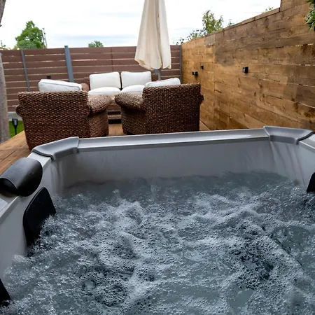 Prázdninový dům Estia Wood Living & Spa,