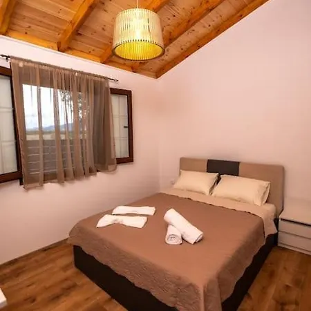 Estia Wood Living & Spa, *