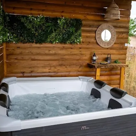 Estia Wood Living & Spa,