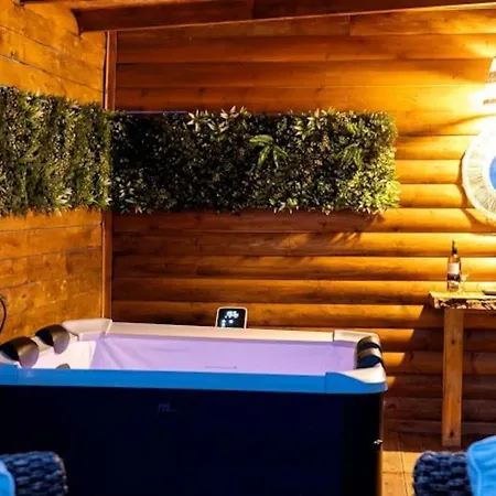 Estia Wood Living & Spa, *