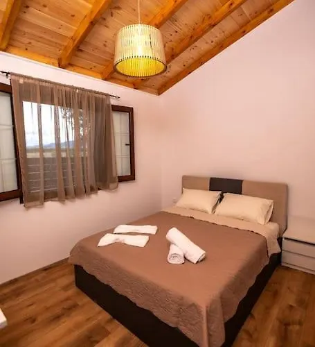 Estia Wood Living & Spa, *