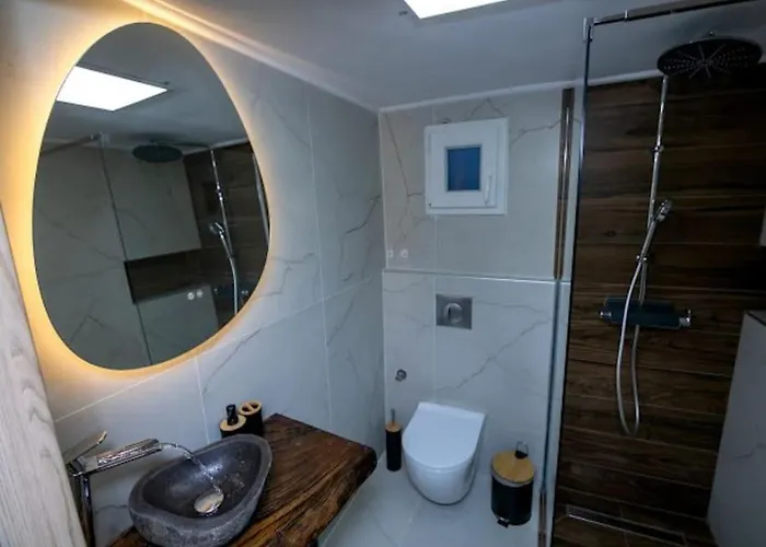 Estia Wood Living & Spa, *