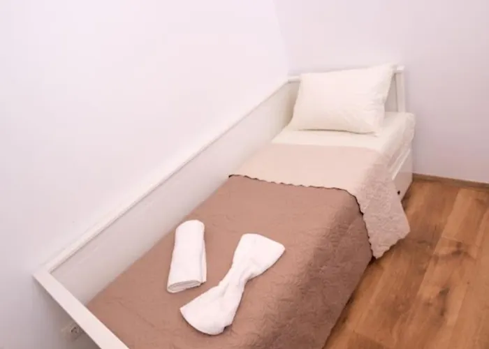 Estia Wood Living & Spa, * Nea Kallikrateia