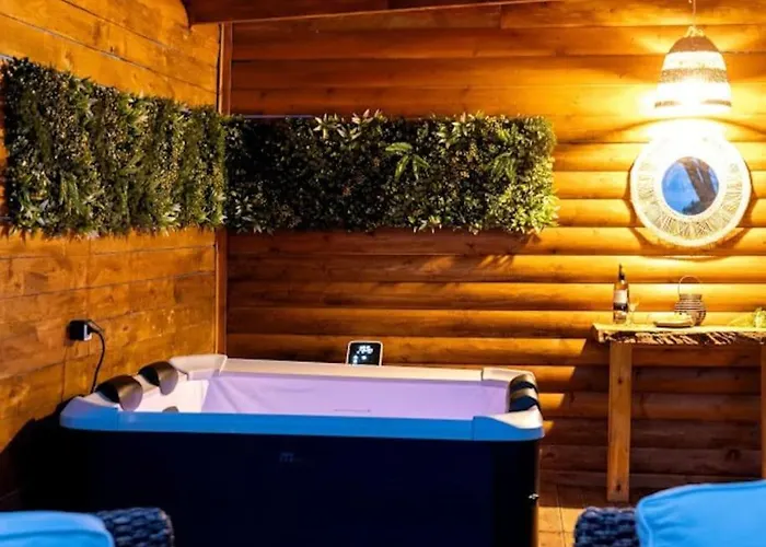 Estia Wood Living & Spa, *